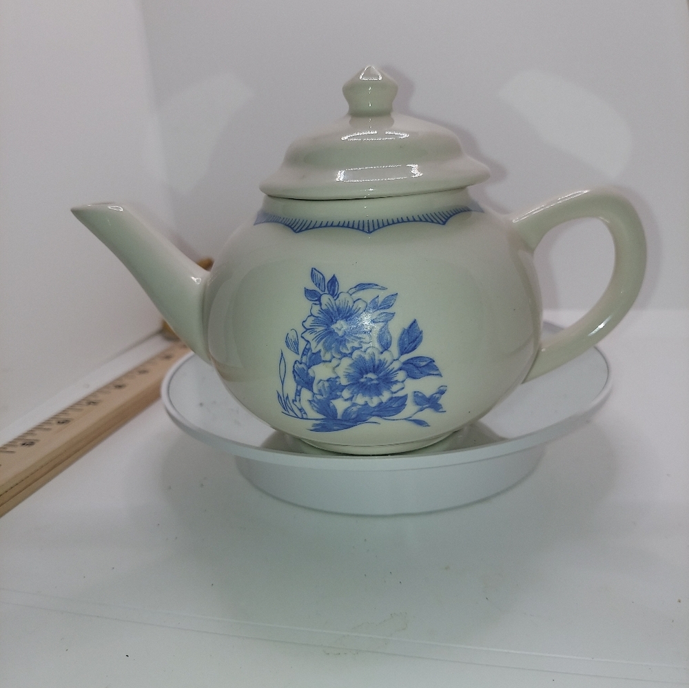 Very RARE Homer Laughlin Vintage TOILE Teapot - White with Blue Flowers 1993